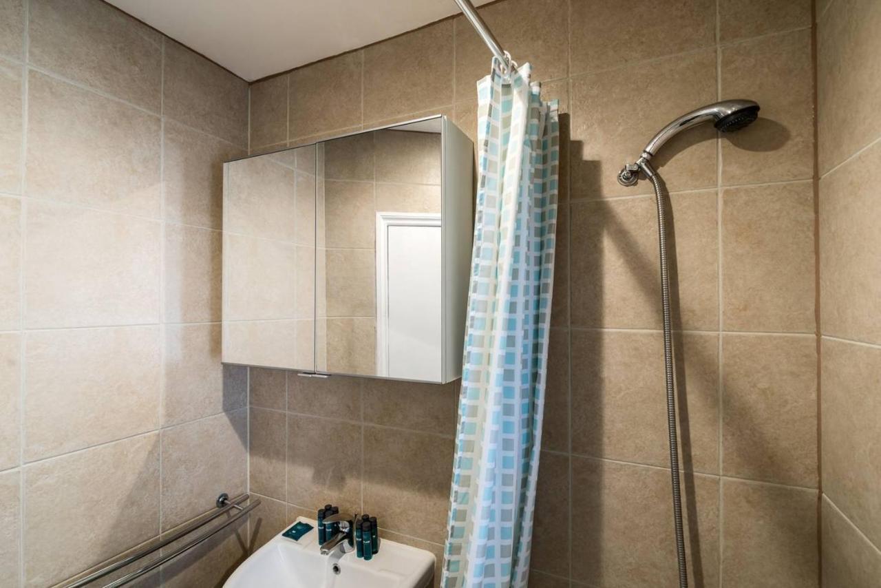 2Br Spacious Flat In West Kensington Fits 6! London Eksteriør billede