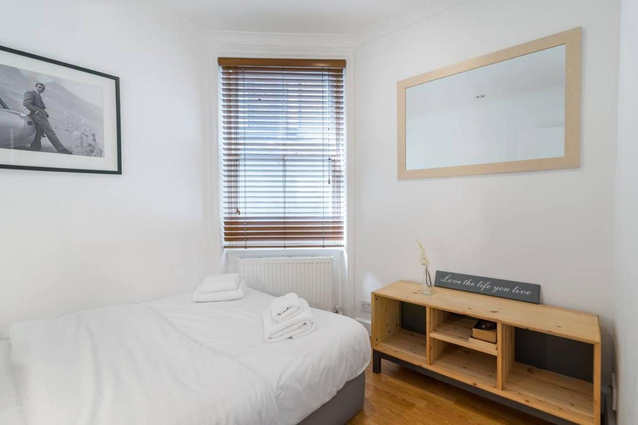 2Br Spacious Flat In West Kensington Fits 6! London Eksteriør billede